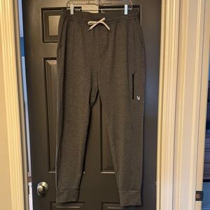 Vuori Men's Sunday Performance Jogger Charcoal Gray